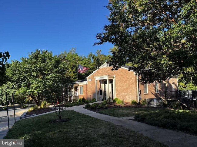 Building Photo - 10650 Weymouth St