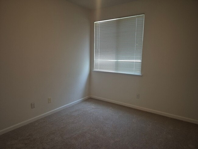 Building Photo - 190 Rockmont Cir