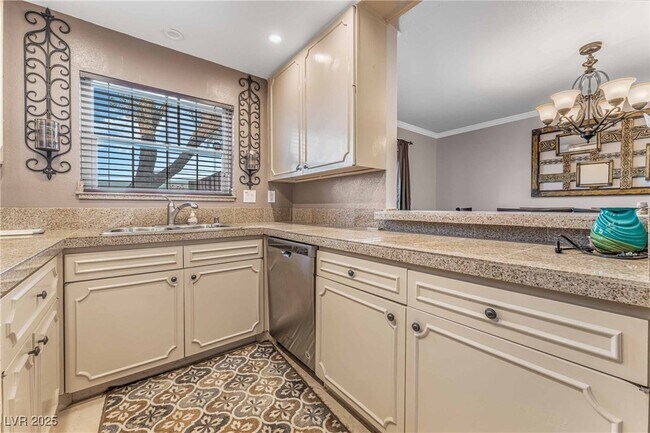 Building Photo - 1038 Tam O Shanter