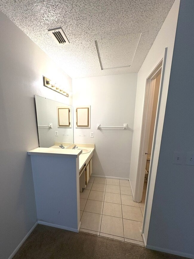 Building Photo - Charming 2-Bed, 2-Bath Home with Vaulted Ceilings & Pool View!