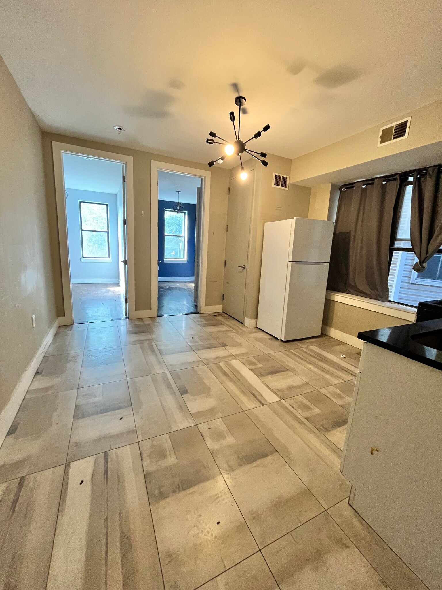 615 Bramhall Ave 1R - 618 Bramhall Ave