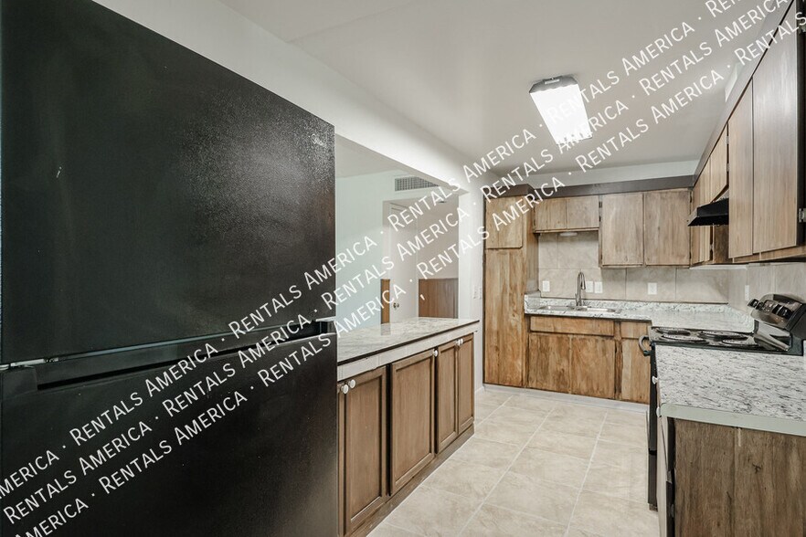 Building Photo - 410 N Ironwood-