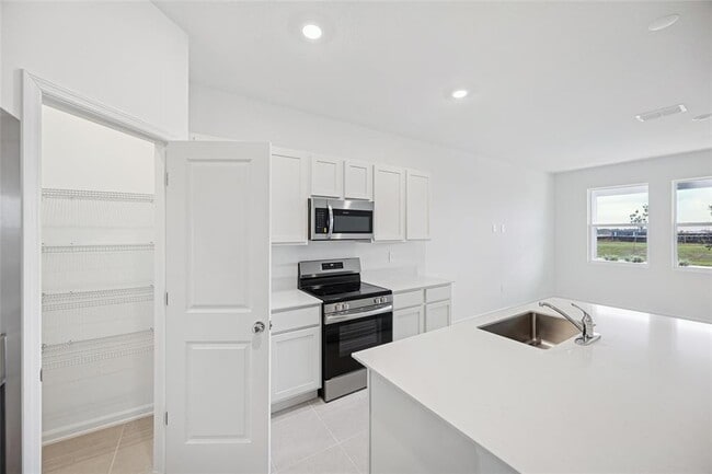 Building Photo - 2979 Maloof Dr