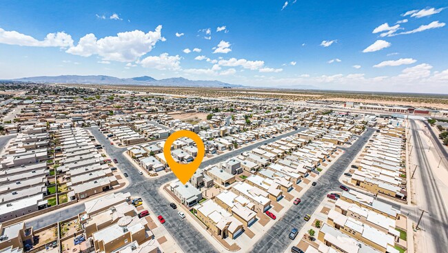 Building Photo - Beautiful 3 bed-2 baths with Casa Club/Gym...