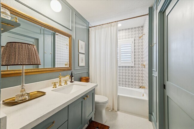 Building Photo - 5907 Hewitt Dr