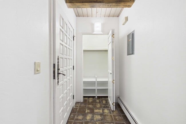 Building Photo - 651 S Monarch St