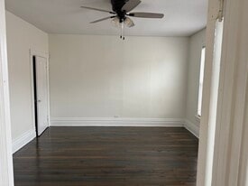 Building Photo - 1118 Kinneys Ln