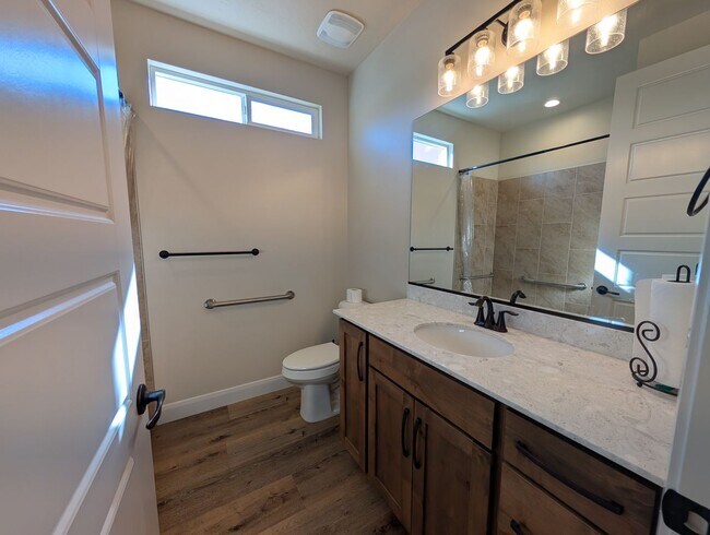 Building Photo - 951 N Main St