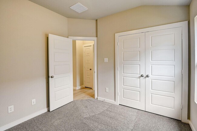 Building Photo - 1721 Succotash Oak Ct