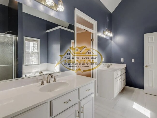 Building Photo - 116 Winding Wood Cir