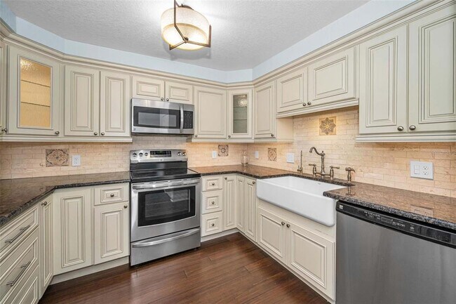 Building Photo - 1 Key Capri