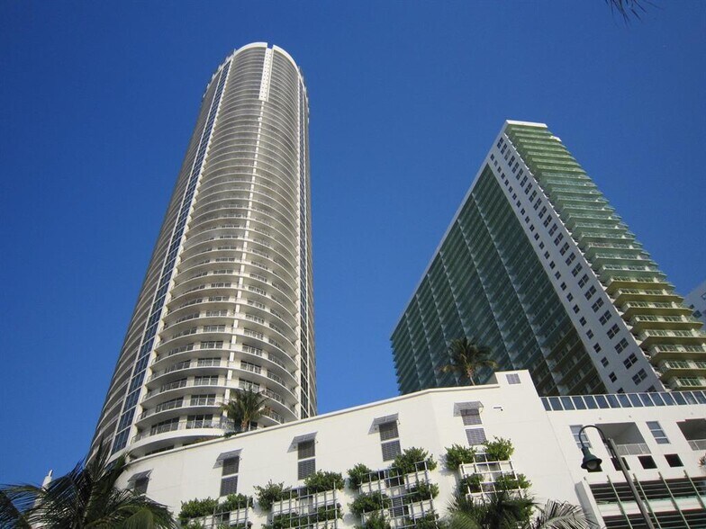 Building Photo - 1750 N Bayshore Dr