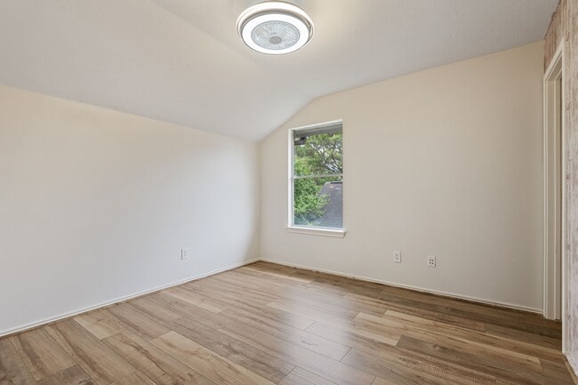 Building Photo - 22523 Holly Lake Dr