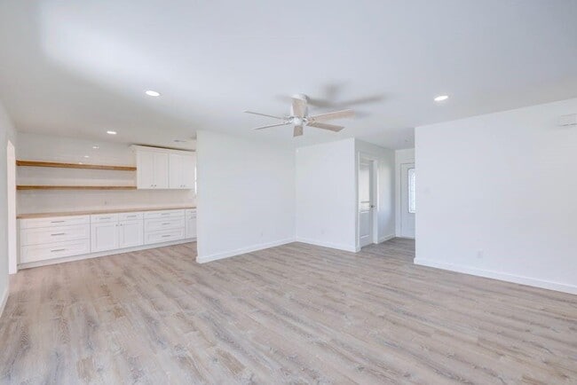 Building Photo - 801 Salem Ln