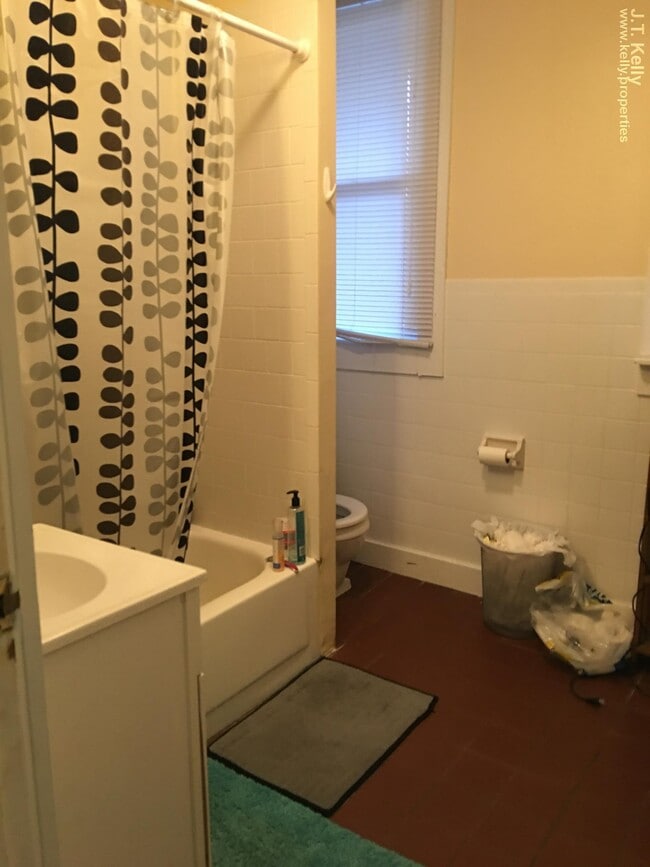 Building Photo - 192 Hillside St