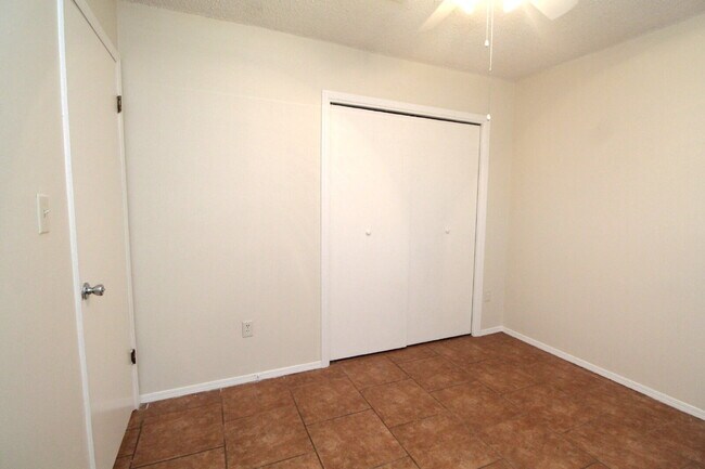 Building Photo - Spacious 2-Bed, 1-Bath Gulf Breeze Duplex Just Past the National Seashore with Updated Kitchen, F...