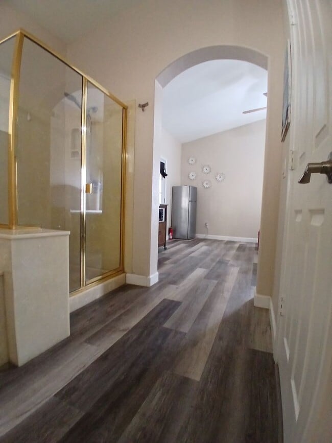 Building Photo - Spacious Modern Studio – Fully Furnished &...