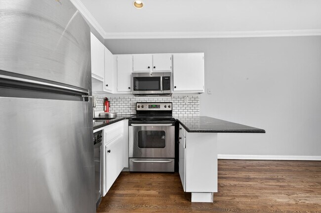 Building Photo - 354 1st St