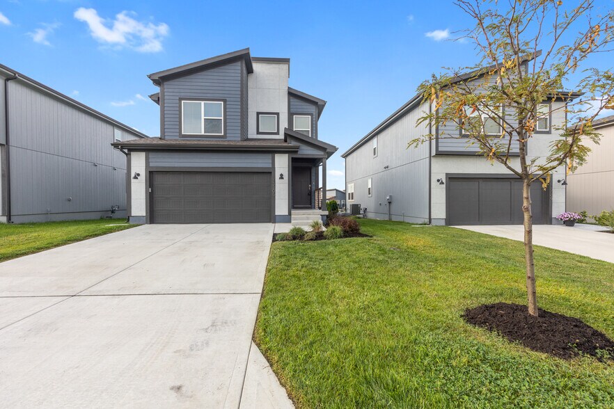 13305 Front - 13305 W 180th St