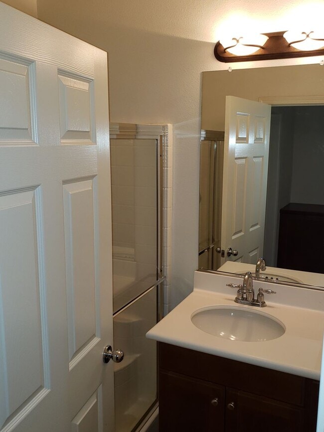 Building Photo - Upgraded 5 Bedroom Home with Spectacular V...