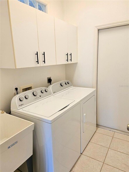 Building Photo - 835 Chalmers Dr