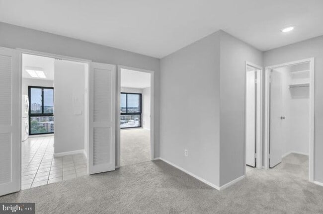 Building Photo - 250 S Reynolds St