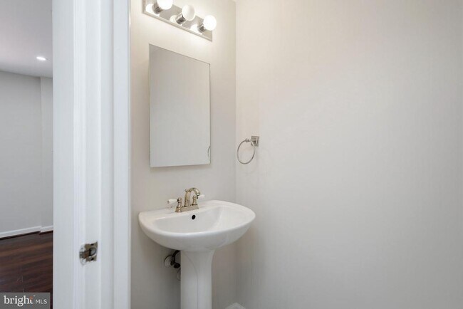 Building Photo - 6324 Lightburn Ct