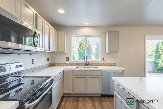 Building Photo - 4 Bed 2 Bath home for rent