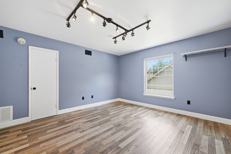 Building Photo - 1737 Bayshore Dr