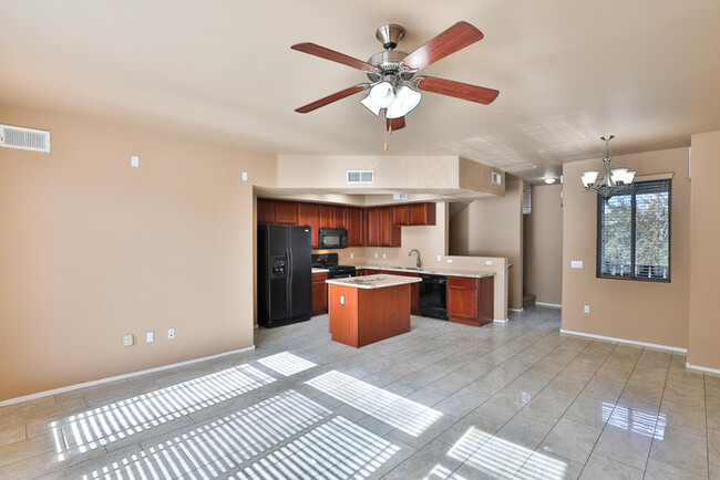 Building Photo - Tri Level, 2bd, 2.5ba condo