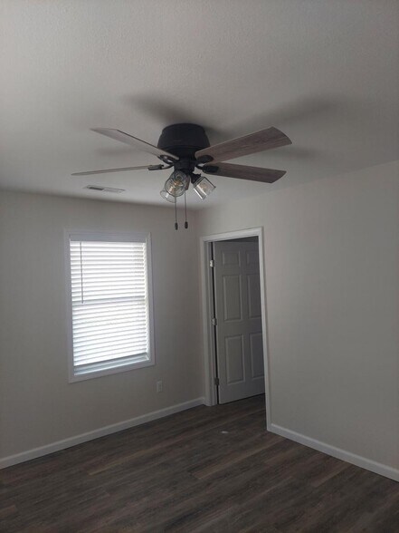 Building Photo - 1313 Elm St