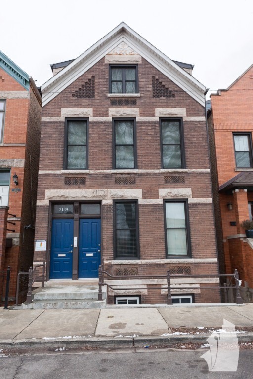 Building Photo - 2139 N Oakley Ave