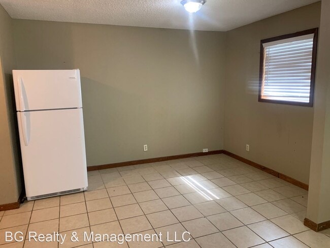 Building Photo - 2 br, 1 bath House - 279 Victoria Dr 13c