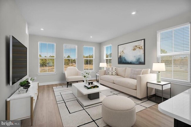 Building Photo - 76 SAND HILLS Dr