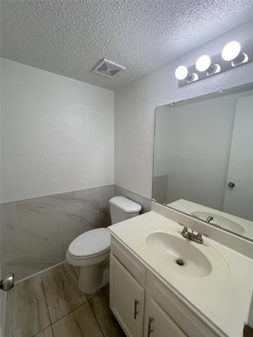 Building Photo - 2805 Meadow Park Dr