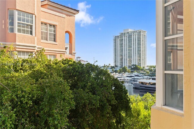 Building Photo - 19655 E Country Club Dr