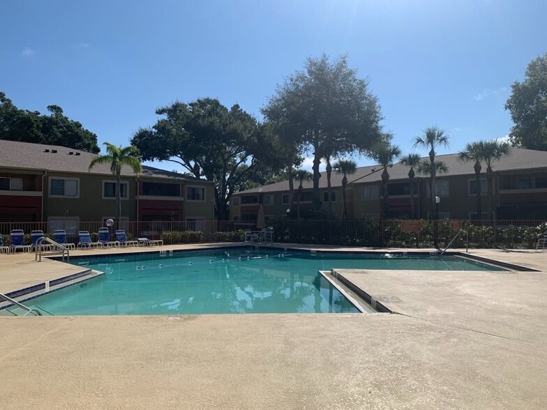 Building Photo - 610 Kenwick Cir