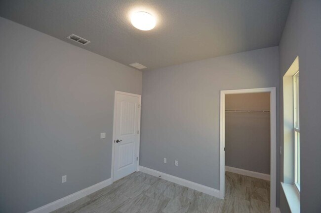 Building Photo - 25 Rosepetal Ln