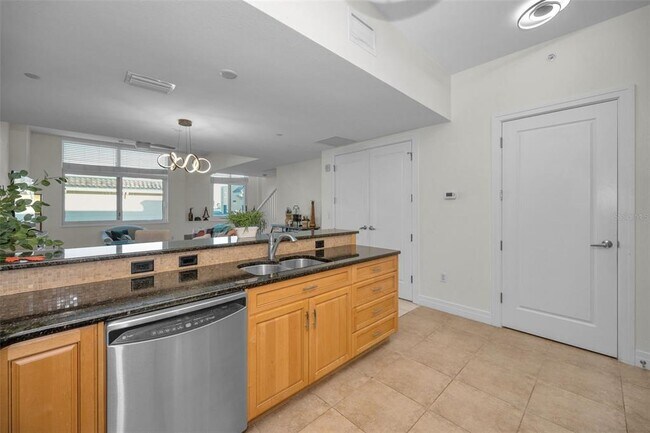 Building Photo - 331 Cleveland St