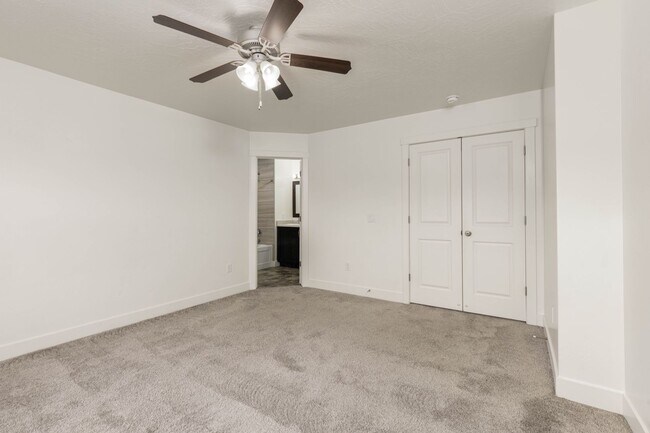 Building Photo - Beautiful Desert Canyon 4 Bedroom / 2.5 Bathroom / 2 Car Garage available NOW