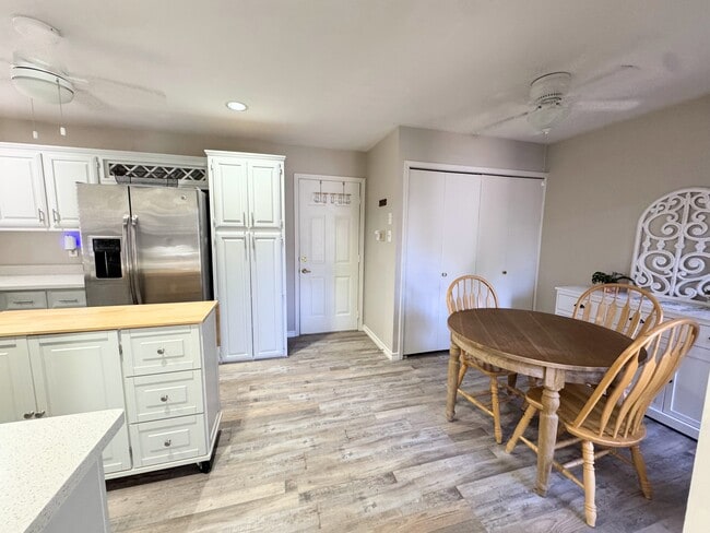 Building Photo - 9809 Lakewood Ct