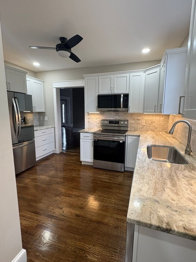 Building Photo - Historic Charm Meets Modern Living – Steps from Downtown Bristol!