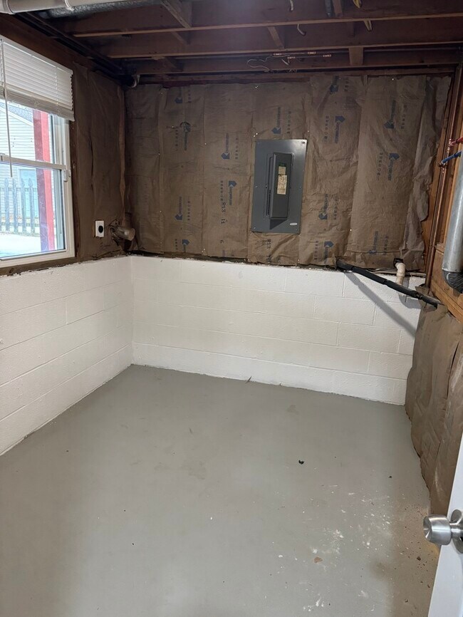 Building Photo - 3 Bedrooms 3 Bathrooms