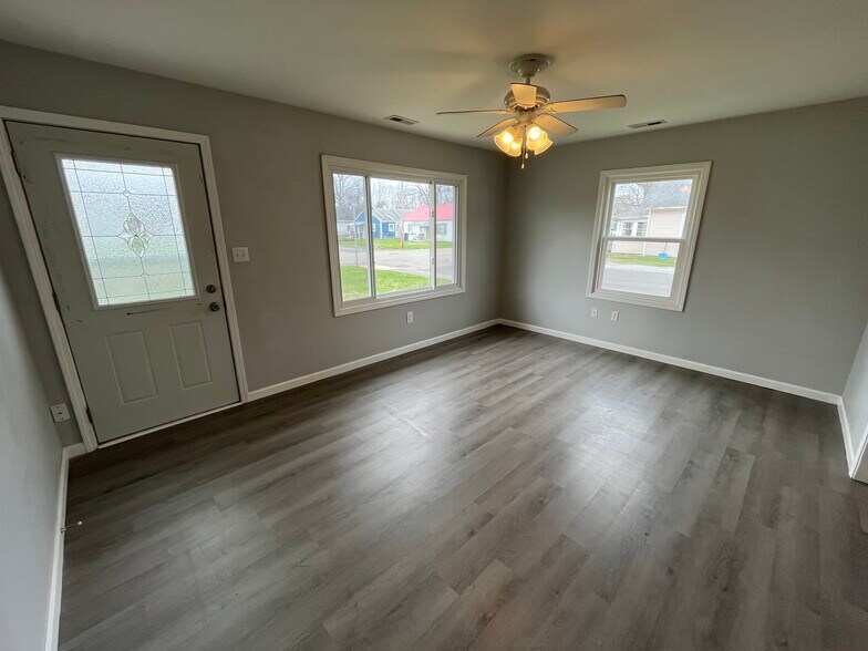 Building Photo - 703 E 28th St