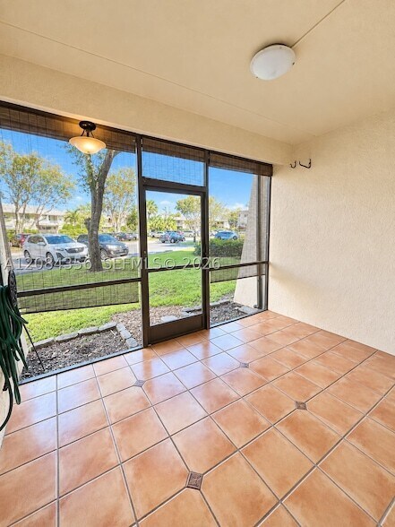 Building Photo - 13707 SW Kendale Lakes Cir