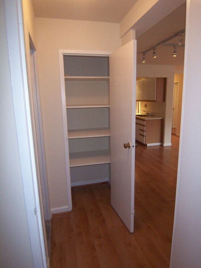 Building Photo - Centrally Located Dupont Circle at the Imperial House 1 Bed in the heart of it all! Utilities inc...