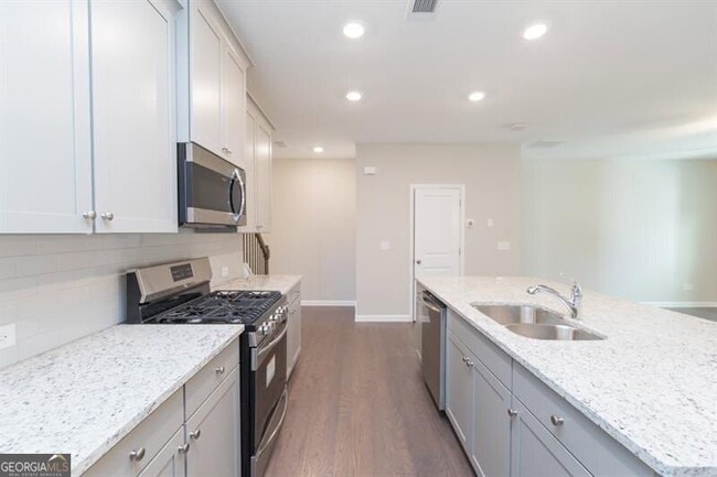 Building Photo - 1626 Lansing Bluff Walk