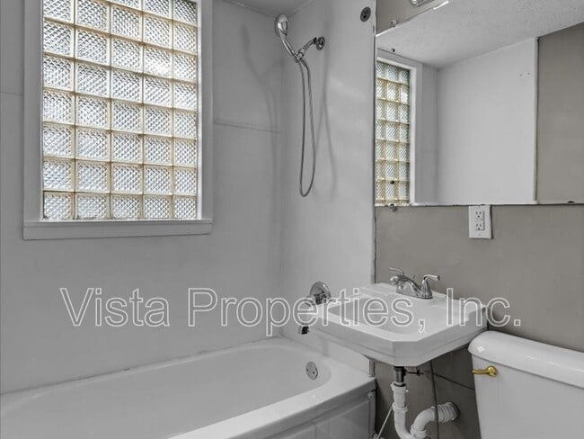 Building Photo - 3220 Grant Ave