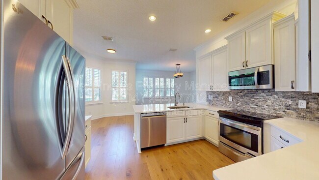 Building Photo - 283 Holland Dr