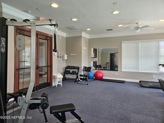 Building Photo - 8252 Hedgewood Dr